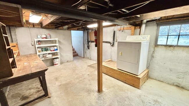 Building Photo - Character-Rich 1912 Home in North Portland – Spacious 2 Bed / 1 Bath