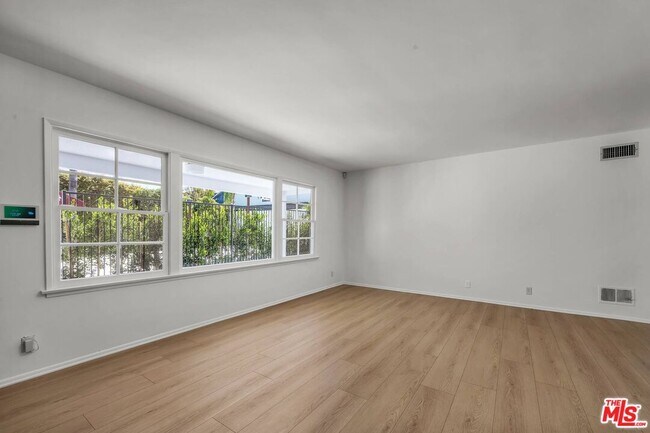 Building Photo - 315 26th St