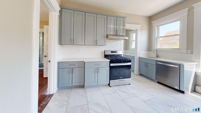 Building Photo - 1616 Chapel St