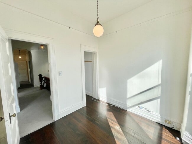 Building Photo - Prime Noe Valley 3Br/1.5Ba Top Floor Flat w/Laundry, Storage – A MUST SEE! PROGRESSIVE
