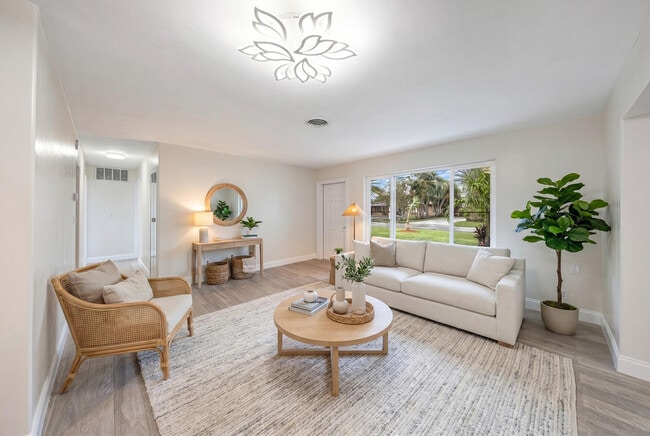 Building Photo - 2611 NE 16th St