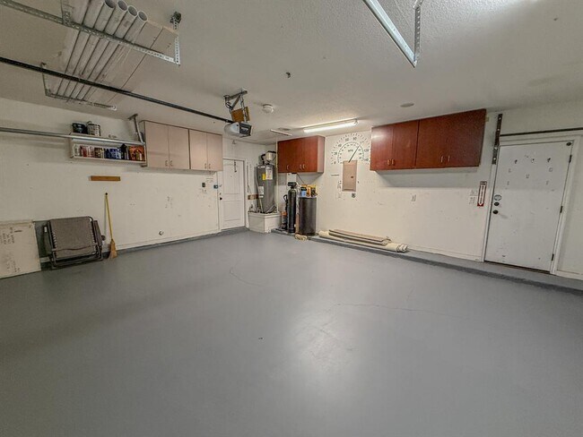 Building Photo - 300 Western Sky Trail