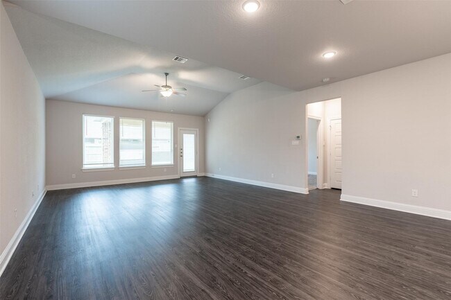 Building Photo - 16611 Highland Country Dr