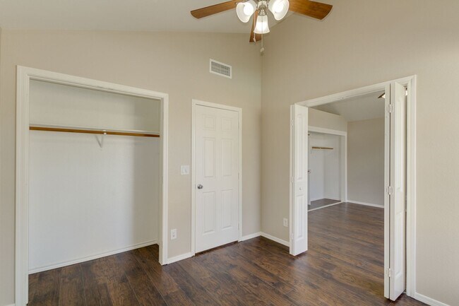Building Photo - 4314 E Juanita Ave