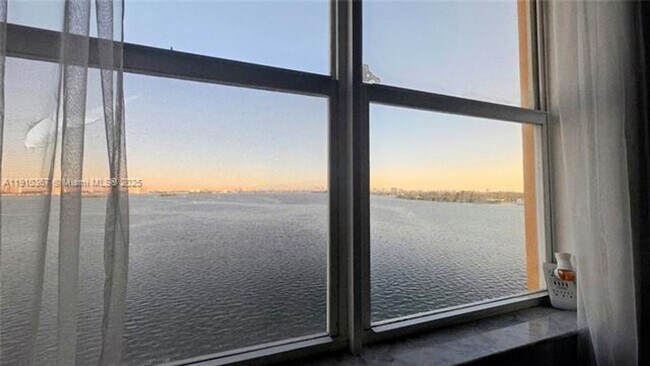 Building Photo - 1625 Kennedy Cswy