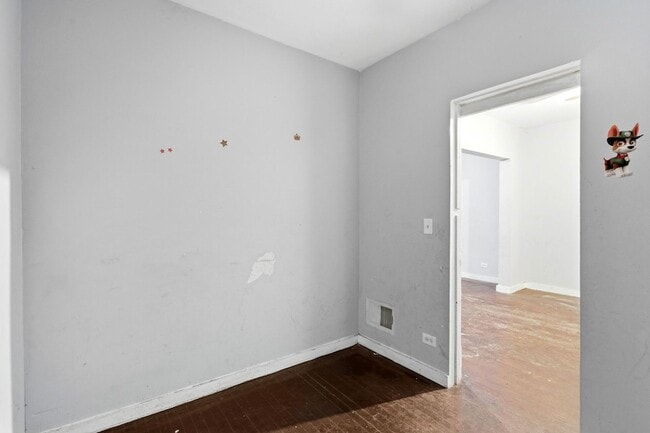 Building Photo - 6913 S Throop St