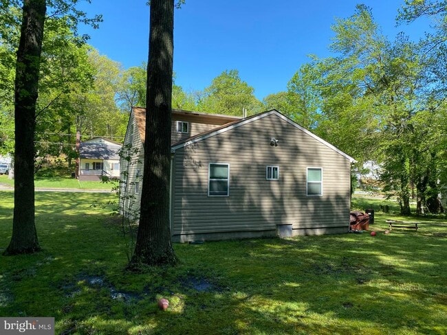 Building Photo - 6612 Pine Grove Dr