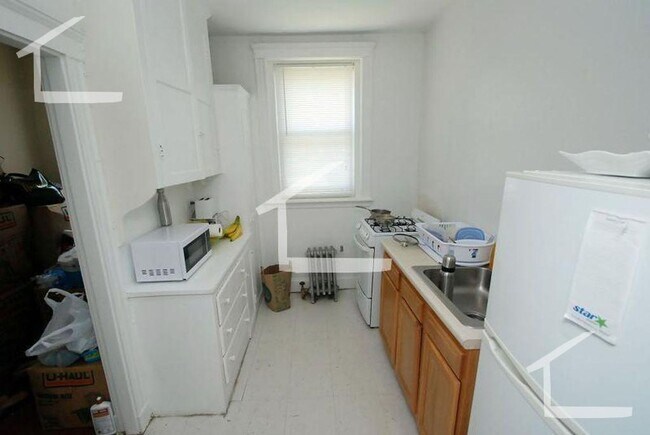 Building Photo - Cleveland Circle two bedroom