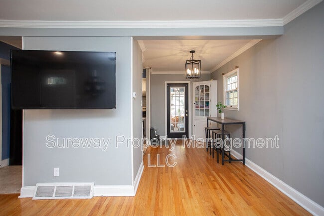 Building Photo - 403 University Blvd