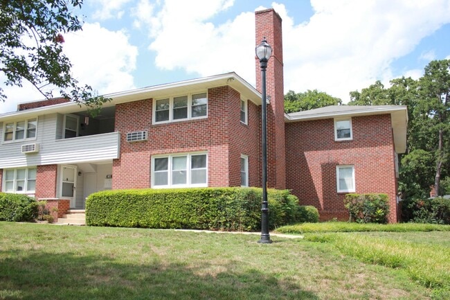 Building Photo - 805 Daniels St