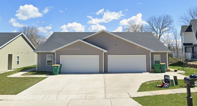 Building Photo - 1223 Salem Dr