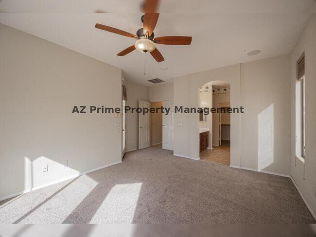 Building Photo - 2419 W Darrow St
