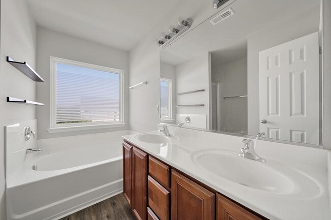 Building Photo - Lovely 3 Bed 2.5 Bath Townhome in Mint Hill!