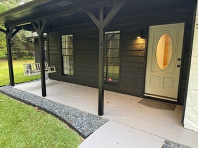 Building Photo - Fully Renovated 4BR Ranch Steps From Serenbe!!! Privacy, Nature & Modern Living