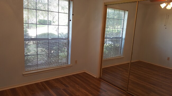 Building Photo - 9716 Summerwood Cir