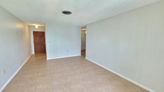 Building Photo - Cozy Beachside Condo in Cape Canaveral Including pool, basic cable, and water.