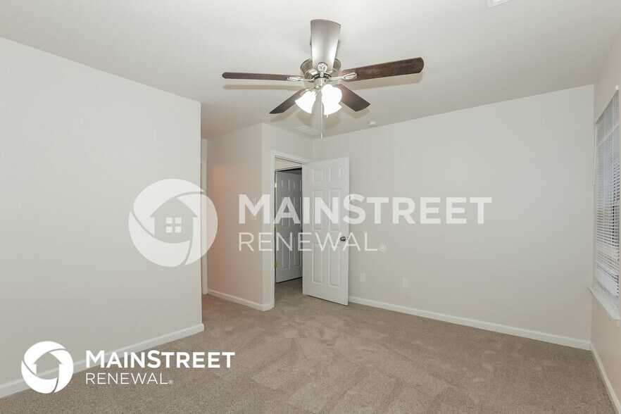 Building Photo - 4709 Autumn Rose Trail