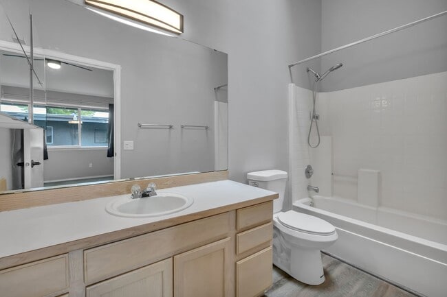 Building Photo - Peaceful Corner Townhome in the Heart of Sumner