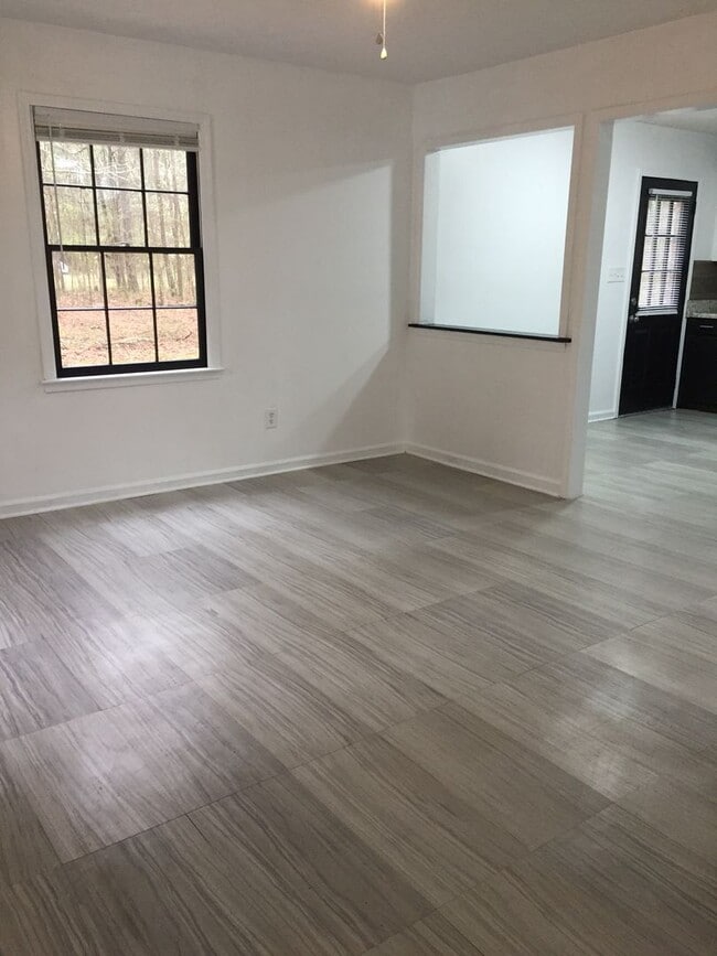 Building Photo - 95 Walenda Dr NW