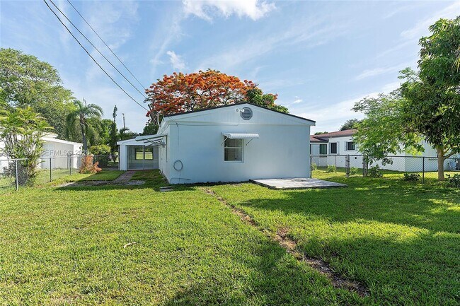 Building Photo - 2024 NE 174th St