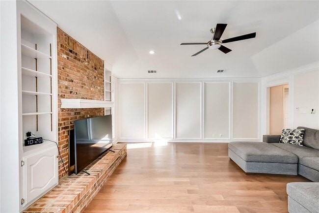 Building Photo - 11209 Deadoak Ln