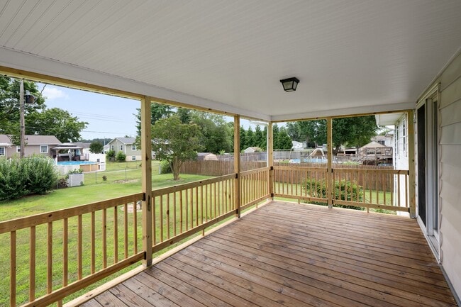 Building Photo - Charming Bi-Level for rent in Milford, $2,...