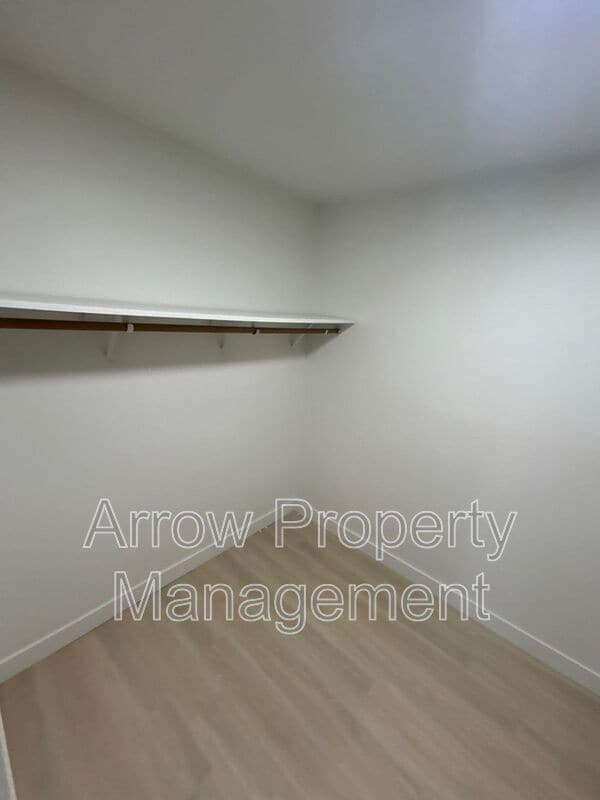 Building Photo - 207 E Arbor Ave