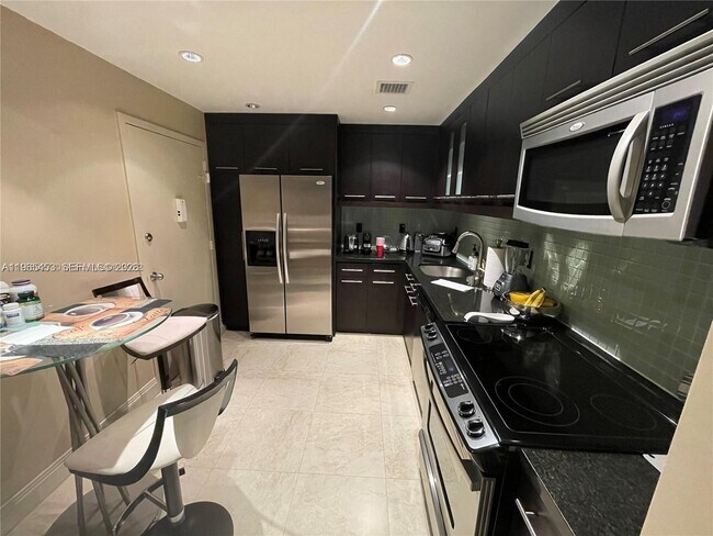 Building Photo - 2030 S Ocean Dr