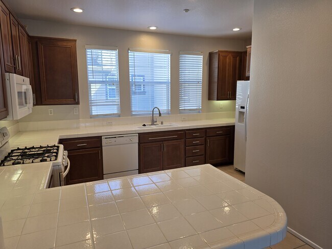 Building Photo - 16934 Laurel Hill Ln