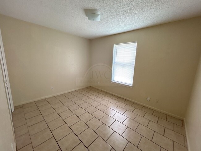 Building Photo - 2803 Greystone Dr