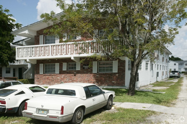 401 Crescent Dr. - Devonshire Apartments