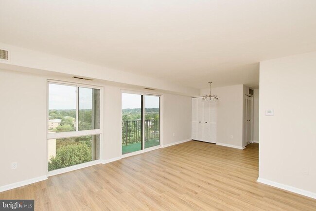 Building Photo - 6145 Edsall Rd