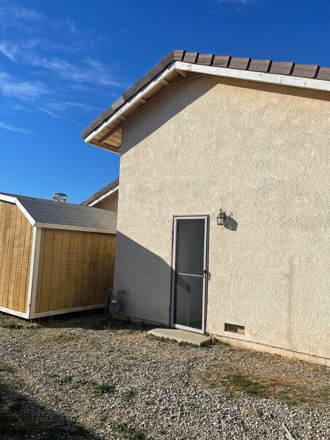 Building Photo - House for rent