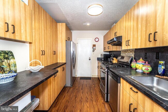 Building Photo - 4401 Roland Ave