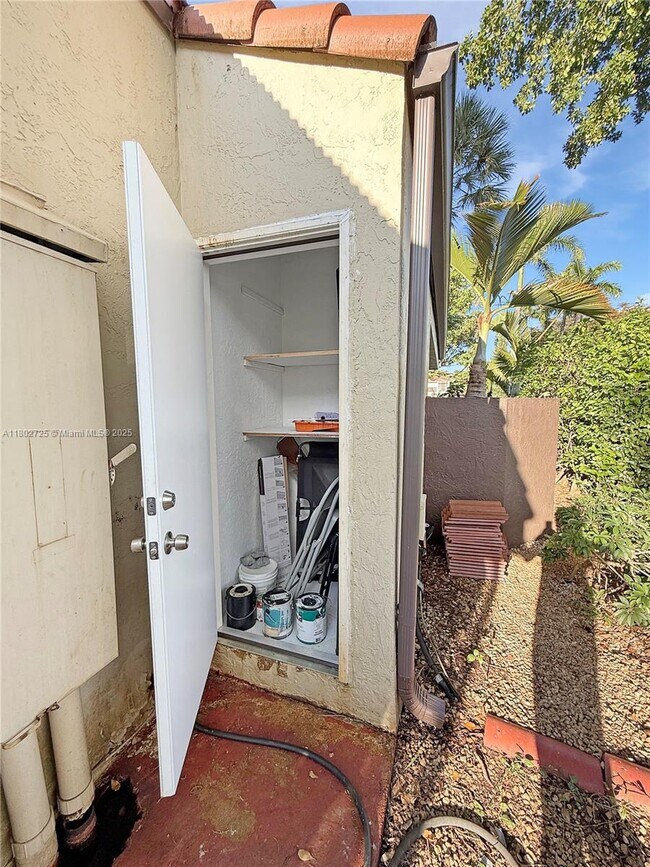 Building Photo - 9766 SW 138th Ave