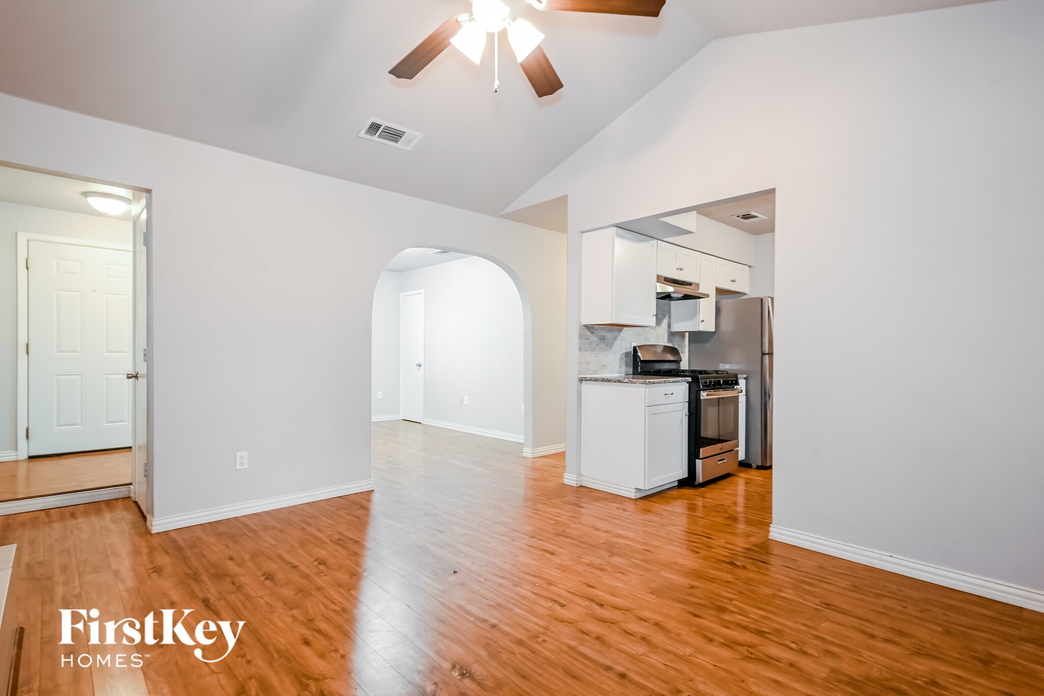 Building Photo - 302 Shorewood Dr