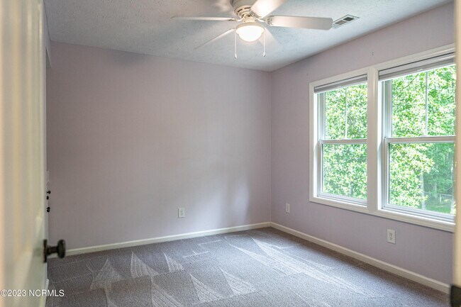 Building Photo - 145 Sandhurst Pl