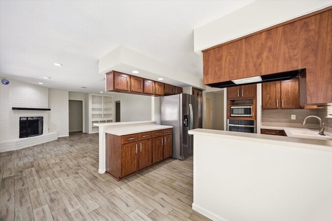 Building Photo - 5942 Portal Dr