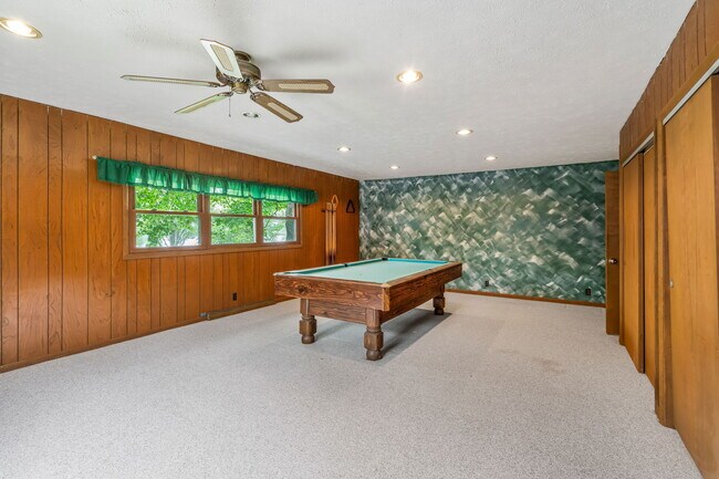 Building Photo - 2083 Chapman Lake Dr