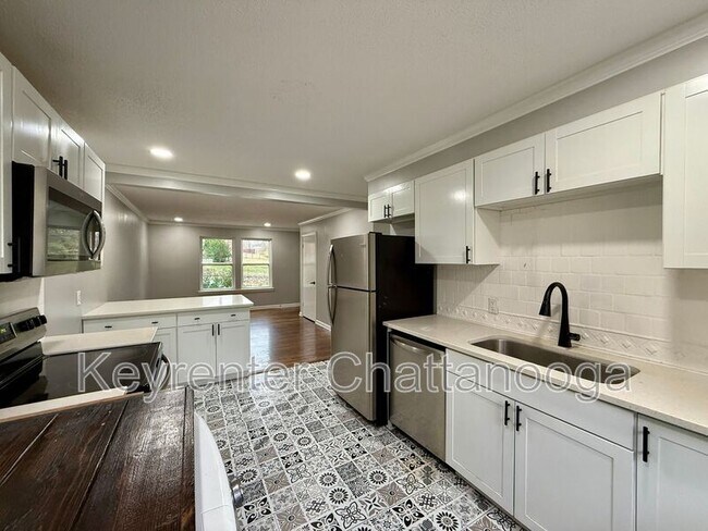 Building Photo - 904 Tremont St