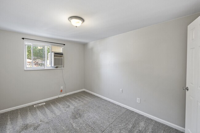 Building Photo - 1033 Turley Dr