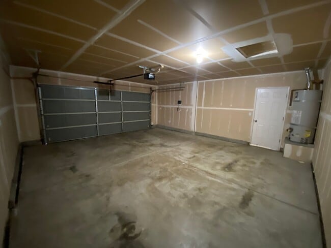 Building Photo - NW Visalia Home coming soon!!