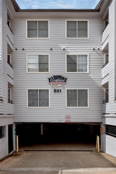Building Photo - 501 W 26th St