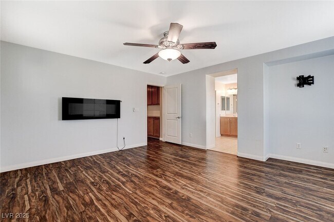 Building Photo - 9768 Plane Tree Ct