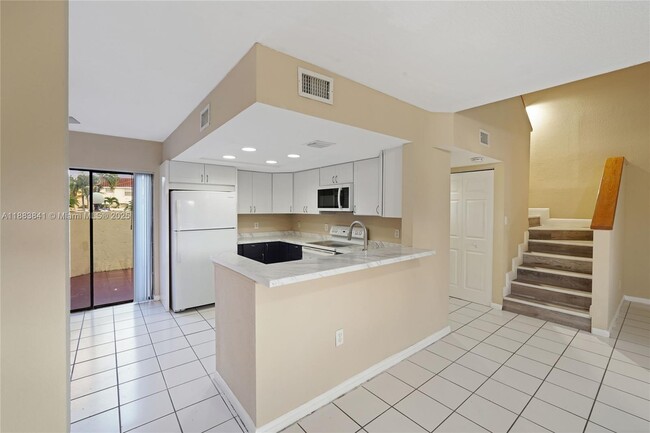 Building Photo - 3208 San Remo Cir