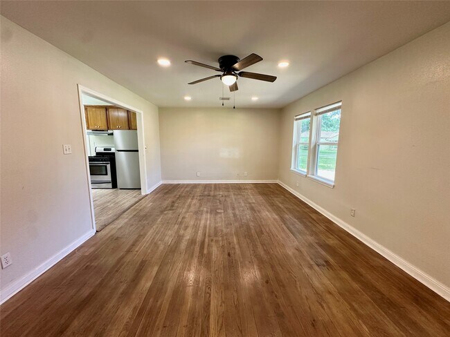 Building Photo - 6 E Southlawn Ave