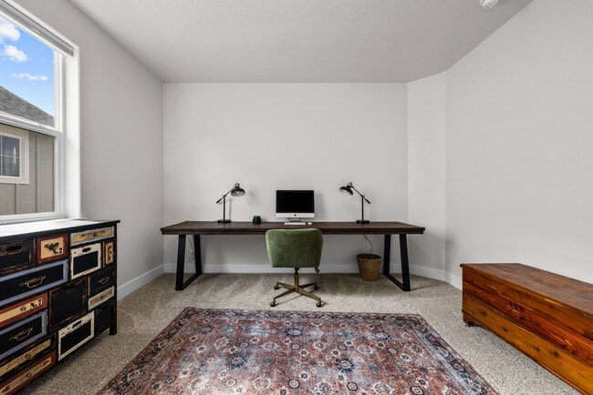 Building Photo - 3340 W Lassen Dr