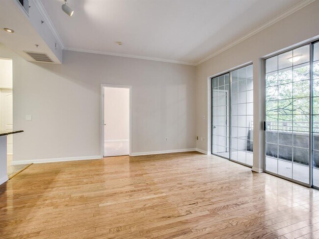 Building Photo - 3225 Turtle Creek Blvd