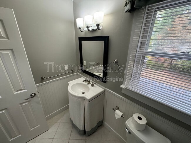 Building Photo - 1508 Treetop Ln