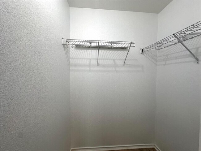 Building Photo - 722 Lavaca Loop